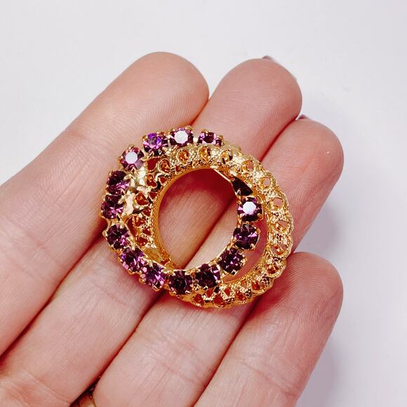 VTG Mid Century Gold Tone Purple Prong Set Rhinestone Wreath Brooch 1960s Pin - Picture 2 of 8